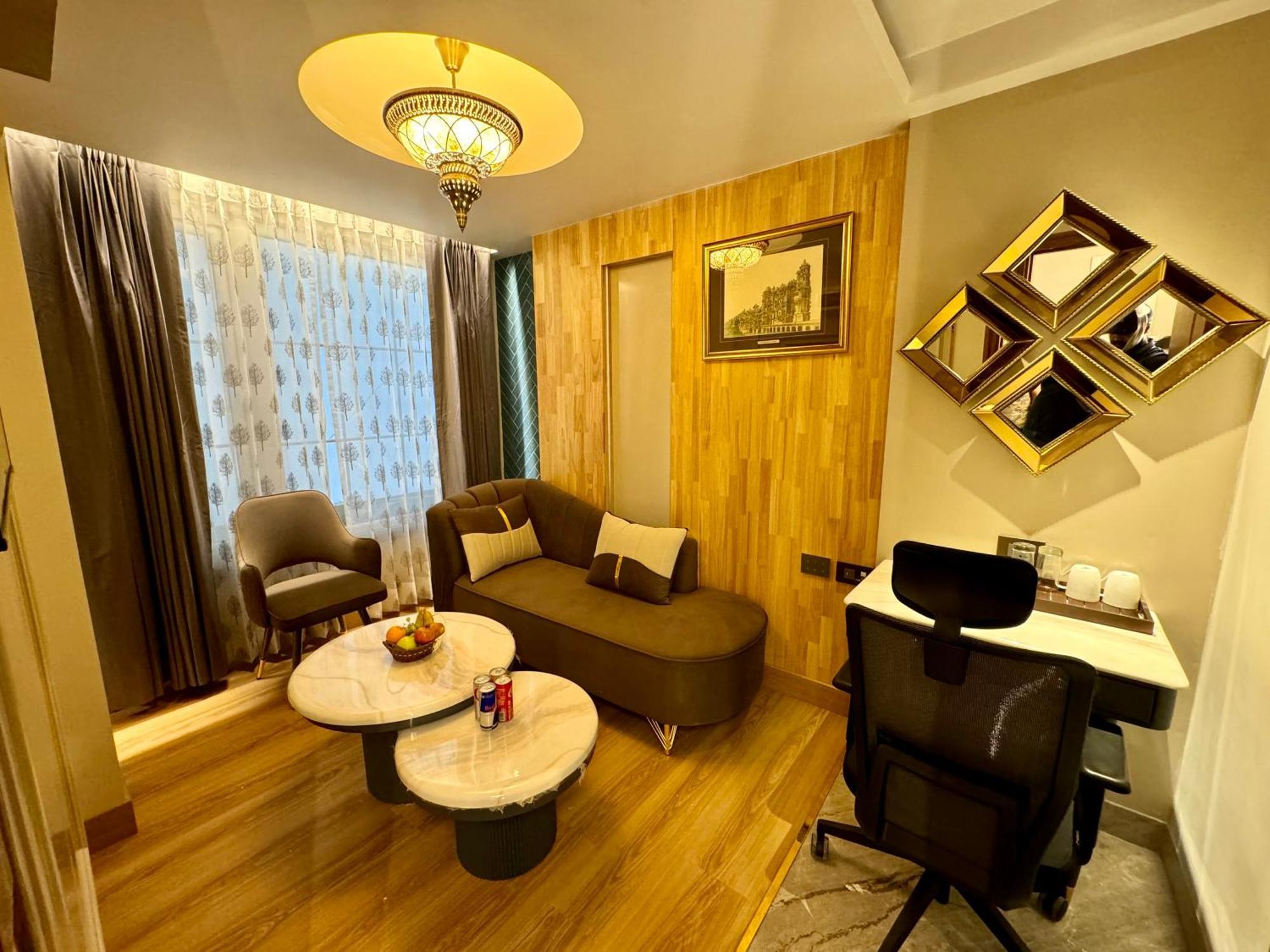 Empire Platinum Suites Nueva Delhi Exterior foto
